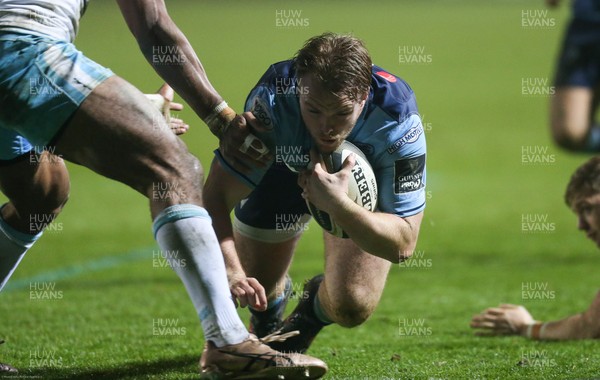 291120 - Cardiff Blues v Glasgow Warriors, Guinness PRO14 - Kristian Dacey of Cardiff Blues powers through to score try