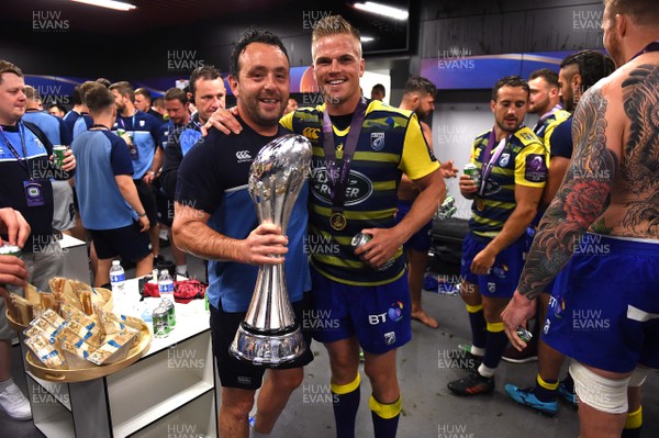 110518 - Cardiff Blues v Gloucester - European Rugby Challenge Cup Final - Matt Sherratt and Gareth Anscombe Cardiff Blues celebrate in the dressing room
