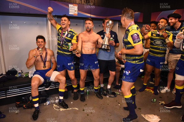 110518 - Cardiff Blues v Gloucester - European Rugby Challenge Cup Final - Lloyd Williams, Tomos Williams, Lewis Jones, Richie Rees and Jarrod Evans of Cardiff Blues celebrate in the dressing room