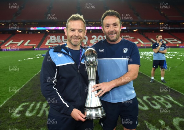 110518 - Cardiff Blues v Gloucester - European Rugby Challenge Cup Final - Richard Hodges and Danny Wilson celebrates
