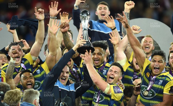 110518 - Cardiff Blues v Gloucester - European Rugby Challenge Cup Final - Gethin Jenkins and Ellis Jenkins of Cardiff Blues lift the trophy