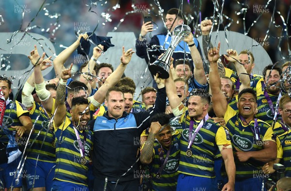 110518 - Cardiff Blues v Gloucester - European Rugby Challenge Cup Final - Gethin Jenkins and Ellis Jenkins of Cardiff Blues lift the trophy