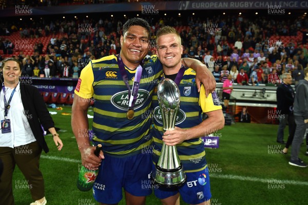 110518 - Cardiff Blues v Gloucester - European Rugby Challenge Cup Final - Nick Williams and Gareth Anscombe celebrate