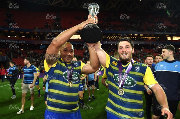 110518 - Cardiff Blues v Gloucester - European Rugby Challenge Cup Final - Taufa'ao Filise and Brad Thyer of Cardiff Blues celebrate