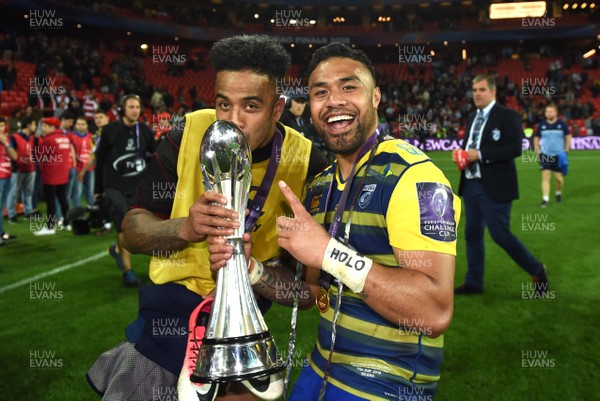 110518 - Cardiff Blues v Gloucester - European Rugby Challenge Cup Final - Rey Lee-Lo and Willis Halaholo of Cardiff Blues celebrate