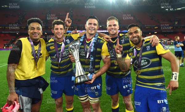 110518 - Cardiff Blues v Gloucester - European Rugby Challenge Cup Final - Rey Lee-Lo, Lloyd Williams, Ellis Jenkins, Gareth Anscombe and Willis Halaholo of Cardiff Blues celebrate