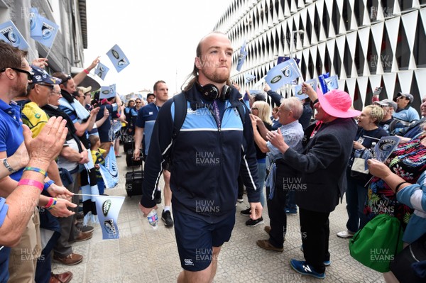 110518 - Cardiff Blues v Gloucester - European Rugby Challenge Cup Final - Kristian Dacey of Cardiff Blues walks to the Stadium