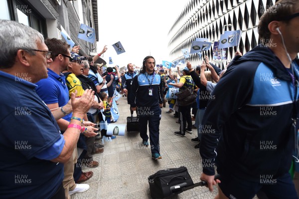 110518 - Cardiff Blues v Gloucester - European Rugby Challenge Cup Final - Josh Navidi of Cardiff Blues walks to the Stadium