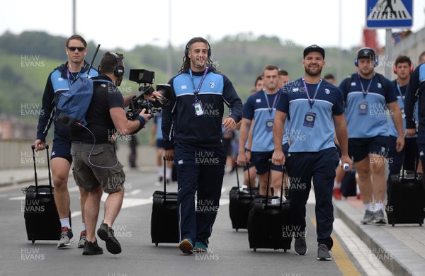 110518 - Cardiff Blues v Gloucester - European Rugby Challenge Cup Final - Blaine Scully, Josh Navidi and Kirby Myhill of Cardiff Blues walks to the Stadium