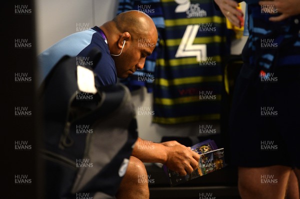 110518 - Cardiff Blues v Gloucester - European Rugby Challenge Cup Final - Taufa'ao Filise of Cardiff Blues in the dressing room ahead of kick off