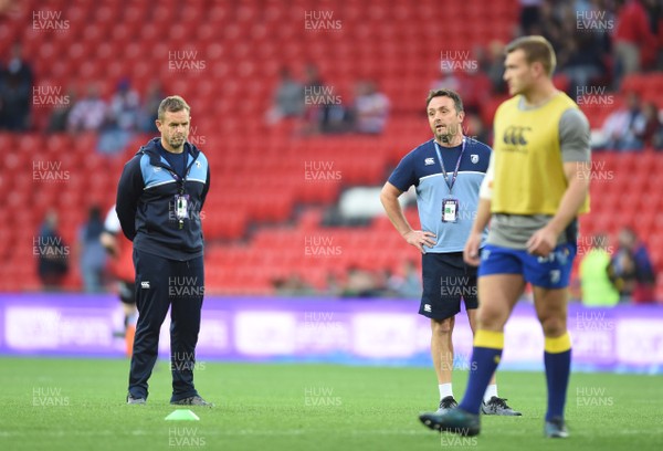 110518 - Cardiff Blues v Gloucester - European Rugby Challenge Cup Final - Cardiff Blues head coach Danny Wilson with his assistant Matt Sherratt