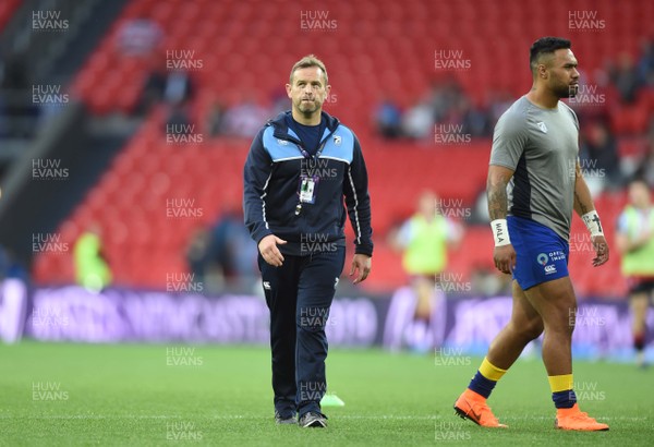 110518 - Cardiff Blues v Gloucester - European Rugby Challenge Cup Final - Cardiff Blues head coach Danny Wilson