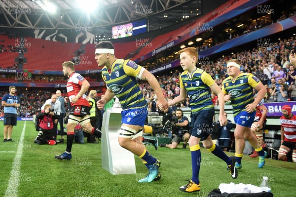 110518 - Cardiff Blues v Gloucester - European Rugby Challenge Cup Final - Ellis Jenkins of Cardiff Blues leads out his side with mascot
