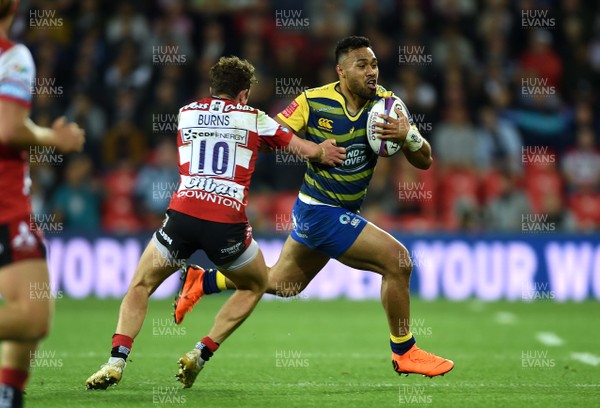110518 - Cardiff Blues v Gloucester - European Rugby Challenge Cup Final - Willis Halaholo of Cardiff Blues takes on Billy Burns of Gloucester