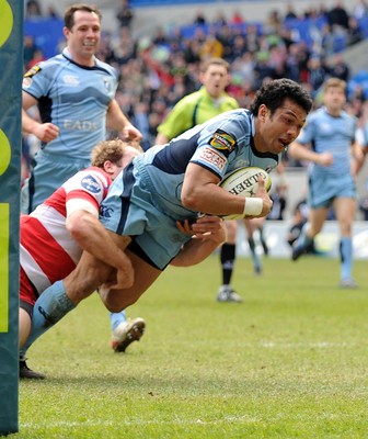 14.03.10 - LV= Cup Rugby, semi final. Cardiff Blues v Gloucester Rugby Blues' Casey Lualua scores try as Gloucester's James Simpson Daniel tackles 