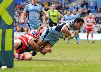 14.03.10 - LV= Cup Rugby, semi final. Cardiff Blues v Gloucester Rugby Blues' Casey Lualua scores try as Gloucester's James Simpson Daniel tackles 