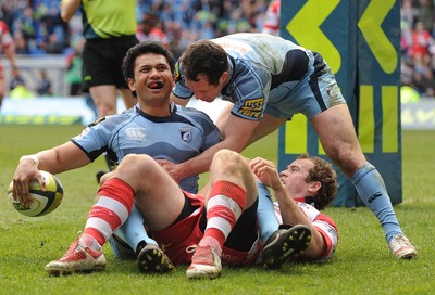 14.03.10 - LV= Cup Rugby, semi final. Cardiff Blues v Gloucester Rugby Blues' Casey Lualua is congratulated by \Gareth Cooper after scoring try as Gloucester's James Simpson Daniel looks on 