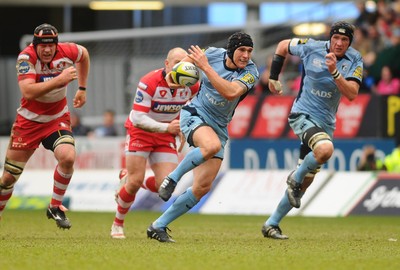 14.03.10 - LV= Cup Rugby, semi final. Cardiff Blues v Gloucester Rugby Blues' Tom James breaks 