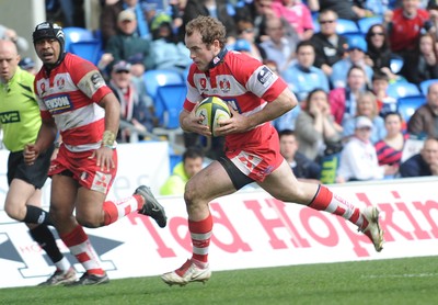 14.03.10 - LV= Cup Rugby, Cardiff Blues v Gloucester Rugby Gloucester's James Simpson Daniel runs in to score a try 