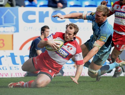 14.03.10 - LV= Cup Rugby, Cardiff Blues v Gloucester Rugby Gloucester's James Simpson Daniel gets past Blues' Andy Powell as he scores a try 