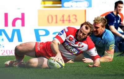 14.03.10 - LV= Cup Rugby, Cardiff Blues v Gloucester Rugby Gloucester's James Simpson Daniel gets past Blues' Andy Powell as he scores a try 