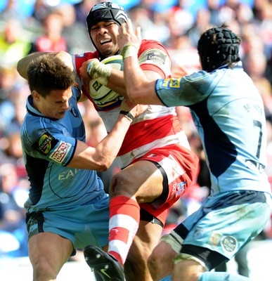 14.03.10 - LV= Cup Rugby, Cardiff Blues v Gloucester Rugby Gloucester's Akapusi Qera is tackled by Blues' Chris Czekaj and' Ben White 