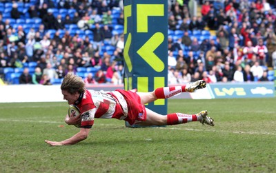 14.03.10 ... Cardiff Blues v Gloucester, LV= Cup Semi Final -  Gloucester's Freddie Burns dives in to score try 