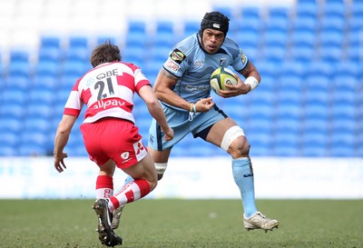 14.03.10 ... Cardiff Blues v Gloucester, LV= Cup Semi Final -  Blues' Maama Molitika takes on Gloucester's Jordi Pasqualin  