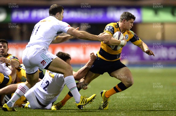 191115 - Cardiff Blues v Harlequins - European Rugby Challenge Cup -Lloyd Williams of Cardiff Blues is tackled by Harry Sloan and Tim Visser of Harlequins