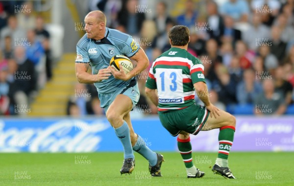 18.08.09 - Cardiff Blues v Leicester Tigers - Pre-Season Friendly - Gareth Thomas of Cardiff Blues takes on Dan Hipkiss of Leicester. 