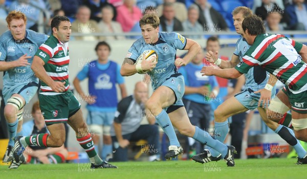 18.08.09 - Cardiff Blues v Leicester Tigers - Pre-Season Friendly - Gavin Evans of Cardiff Blues gets into space. 