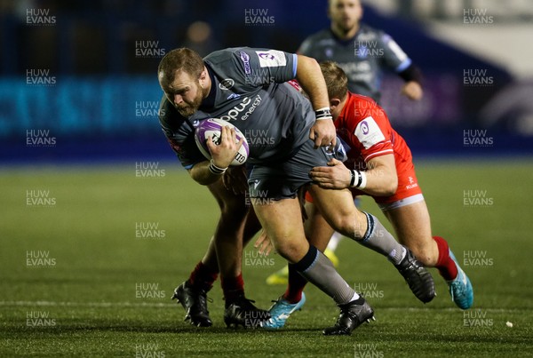231119 - Cardiff Blues v Leicester Tigers, European Challenge Cup - Scott Andrews of Cardiff Blues charges towards the line