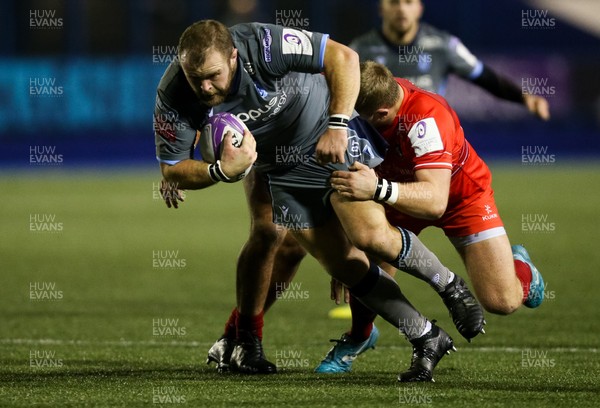 231119 - Cardiff Blues v Leicester Tigers, European Challenge Cup - Scott Andrews of Cardiff Blues charges towards the line