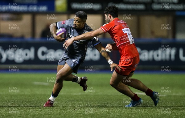 231119 - Cardiff Blues v Leicester Tigers, European Challenge Cup - Rey Lee-Lo of Cardiff Blues takes on EW Viljoen of Leicester Tigers