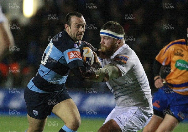 200214 Cardiff Blues v Leinster - RaboDirectPro12 -Gareth Davies of The Blues hands off Michael Bent of Leinster to score a try