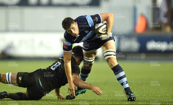 310818 - Cardiff Blues v Leinster - Guinness PRO14 - Rory Thornton of Cardiff Blues is tackled by Caelan Doris of Leinster