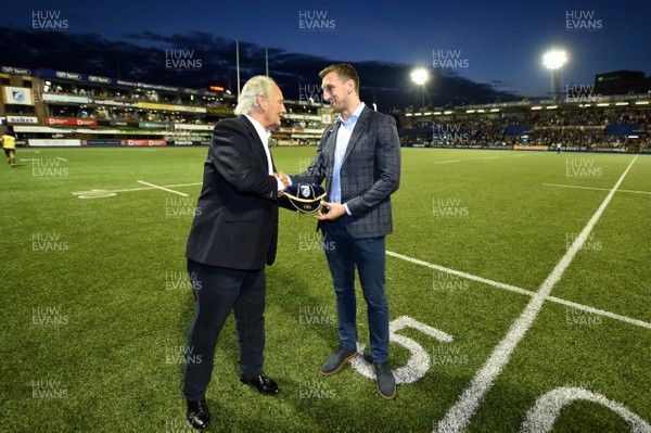 310818 - Cardiff Blues v Leinster - Guinness PRO14 - Sam Warburton after receiving his 100th cap for Cardiff Blues from Peter Thomas