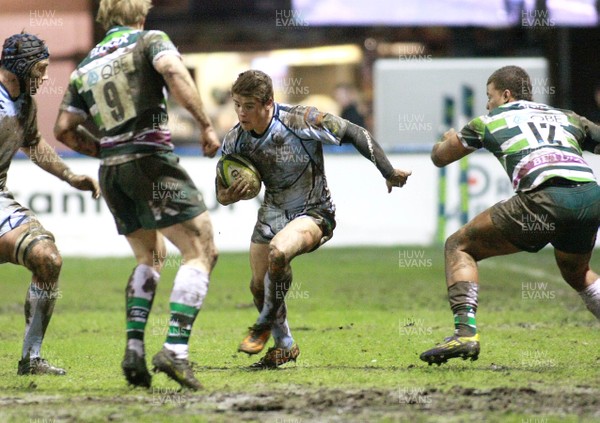 010213 Cardiff Blues v London Irish - LV=Cup -Blues' Harry Robinson tries to exploit a gap