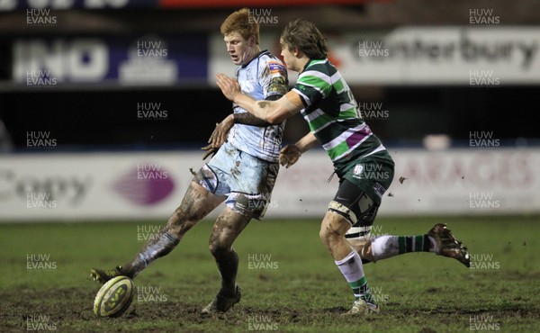 010213 - Cardiff Blues v London Irish, LV= Cup - Cardiff Blues' Rhys Patchell is closed down by London Irish's Alex Gray