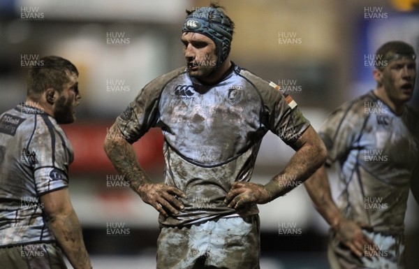 010213 - Cardiff Blues v London Irish, LV= Cup - Cardiff Blues' Michael Paterson gives an indication of the playing conditions