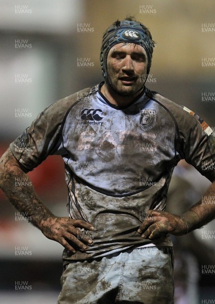 010213 - Cardiff Blues v London Irish, LV= Cup - Cardiff Blues' Michael Paterson gives an indication of the playing conditions