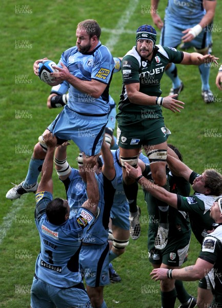 15.11.09 - Cardiff Blues v London Irish - LV= Cup - Xavier Rush of Cardiff Blues wins line-out ball. 