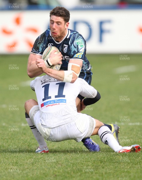 091212 - Cardiff Blues v Montpellier, Heineken Cup - Cardiff Blues' Alex Cuthbert takes on Montpellier's Pierre Berard 