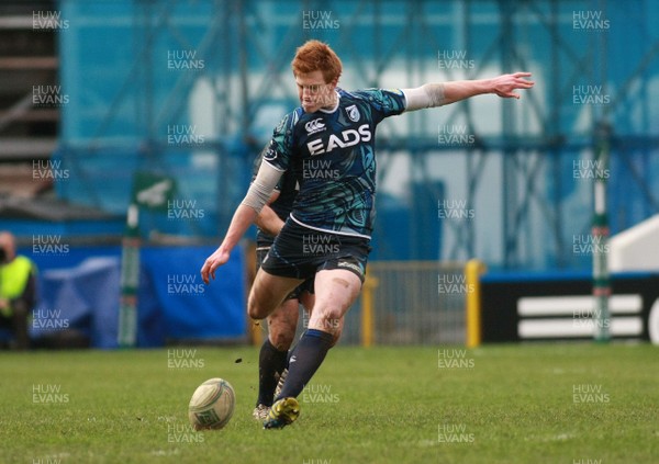 091212 Cardiff Blues v Montpellier - Heineken Cup -Blues' Rhys Patchell lands along range penalty 