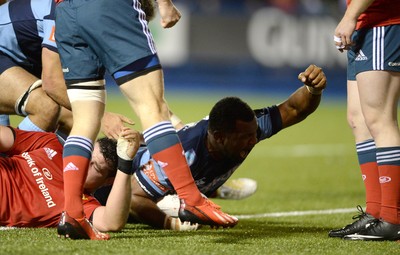 011114 - Cardiff Blues v Munster - Guiness PRO12 -Manoa Vosawai of Cardiff Blues beats tackle by Paddy Butler of Munster to score try