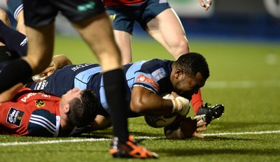 011114 - Cardiff Blues v Munster - Guiness PRO12 -Manoa Vosawai of Cardiff Blues beats tackle by Paddy Butler of Munster to score try