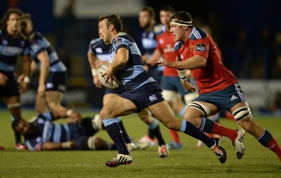 011114 - Cardiff Blues v Munster - Guiness PRO12 -Gareth Davies of Cardiff Blues