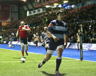 011114 - Cardiff Blues v Munster - GuinnessPro12 -Lucas Gonzalez Amorosinoi of The Blues marks his debut with a try