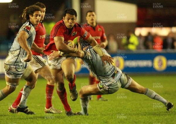 021112 Cardiff Blues v Munster - RaboDirect PRO 12 -Munster's Casey Laulala bursts through Blues' Tom James to score a try