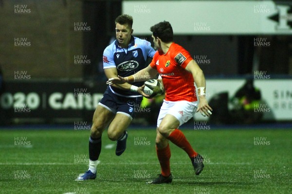 021119 - Cardiff Blues v Munster - GuinnessPRO14 - Jason Harris of Cardiff Blues takes on Alex Wootton of Munster 